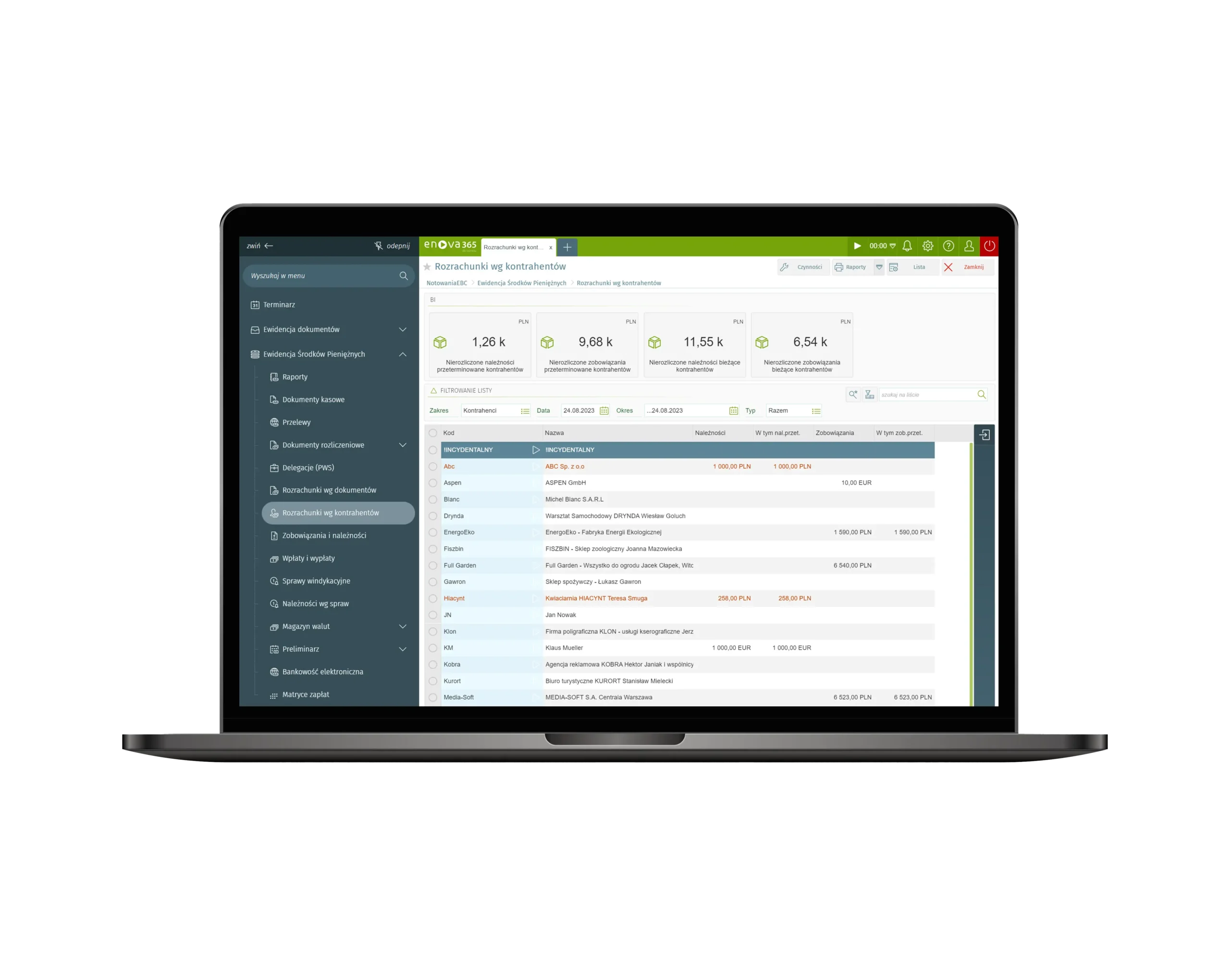 Widok modułu Księgowość w enova365 – rozrachunki według kontrahentów na ekranie laptopa