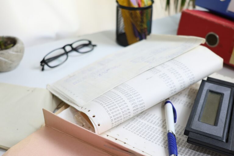 Zdjęcie przedstawia obliczanie podatków